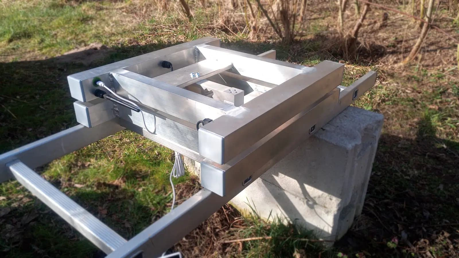 ETWAN Scale V0 — aluminium frame